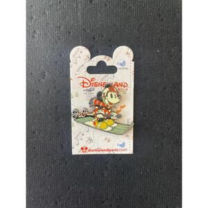 Disneyland Paris Mickey skiing pin